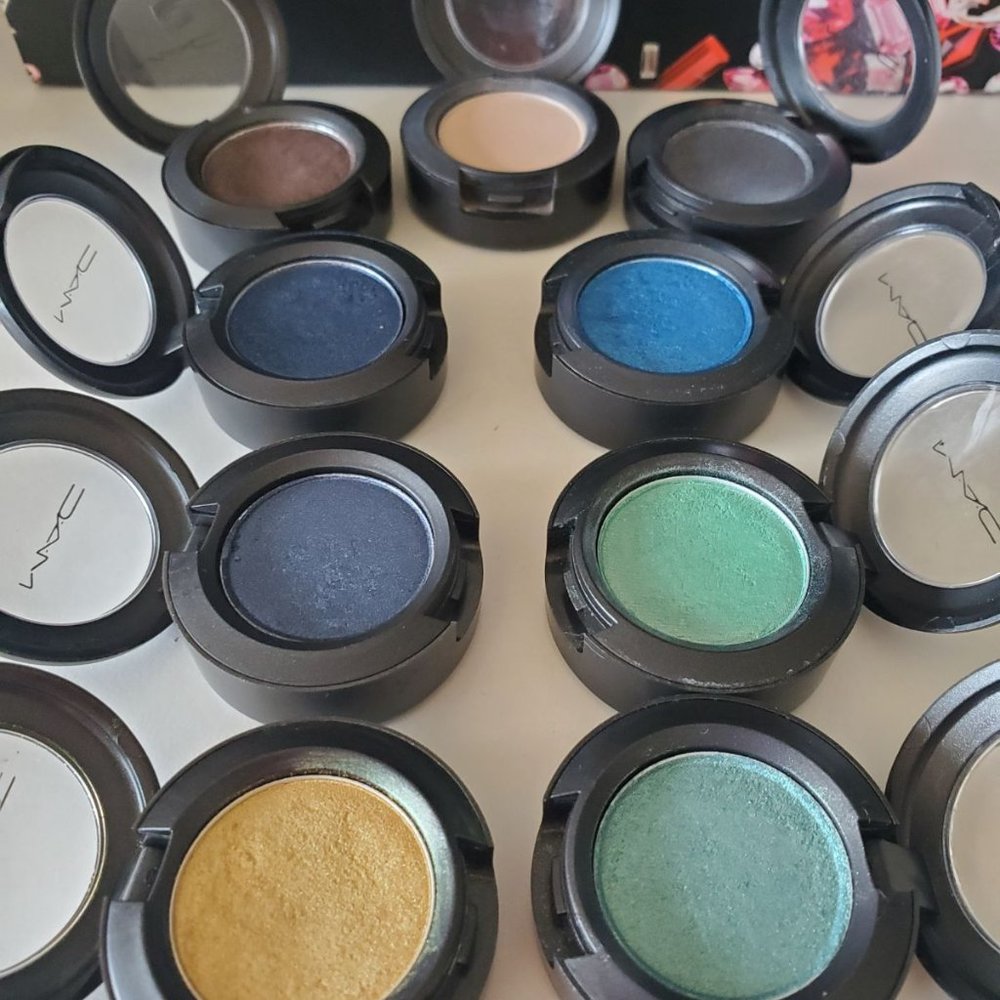 MAC eyeshadows x9